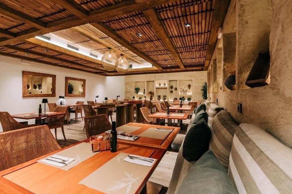 Imaginea Hotel Gran Claustre 4*