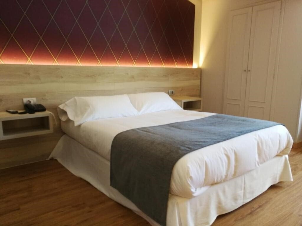 Imaginea Hospedium Hotel La Marina Costa da Morte (ex. Hotel La Marina) 2*