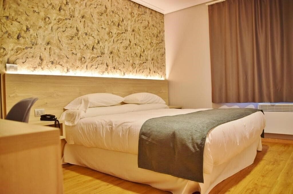 Imaginea Hospedium Hotel La Marina Costa da Morte (ex. Hotel La Marina) 2*