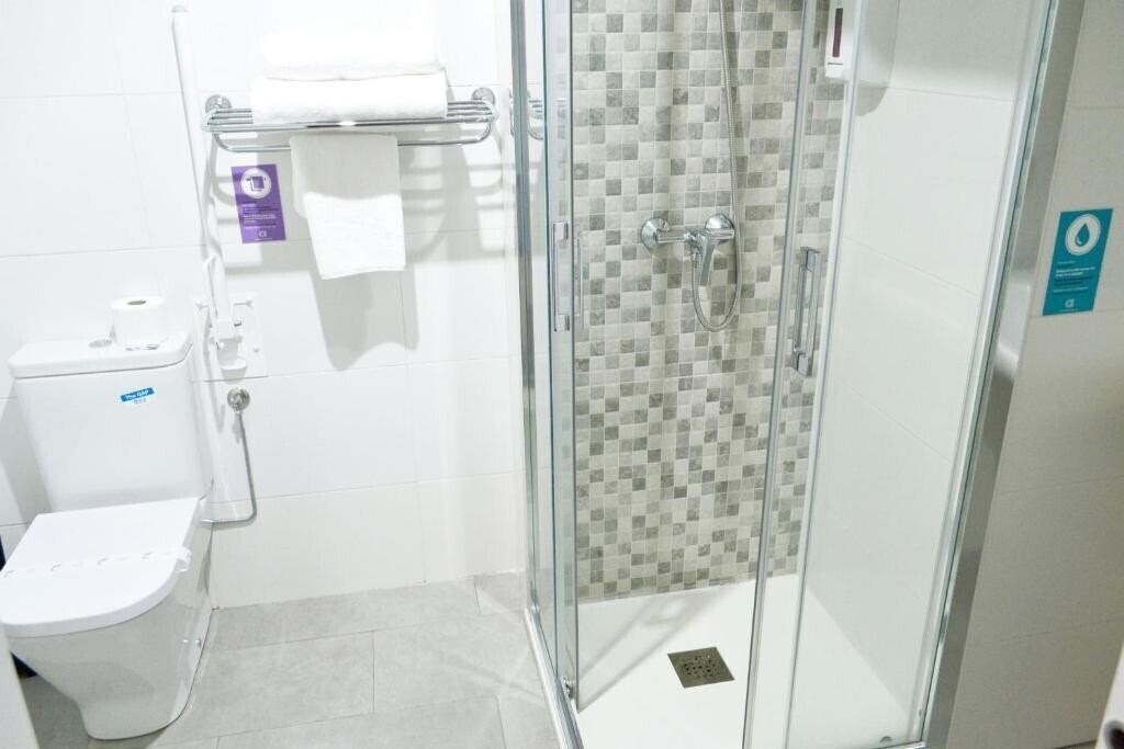 Imaginea Hostal Alda Puerta Coruna 3*