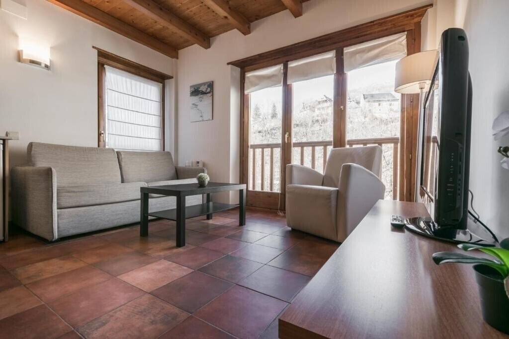 Hotel Apartamentos SNO Mont Romies Unhola 3*