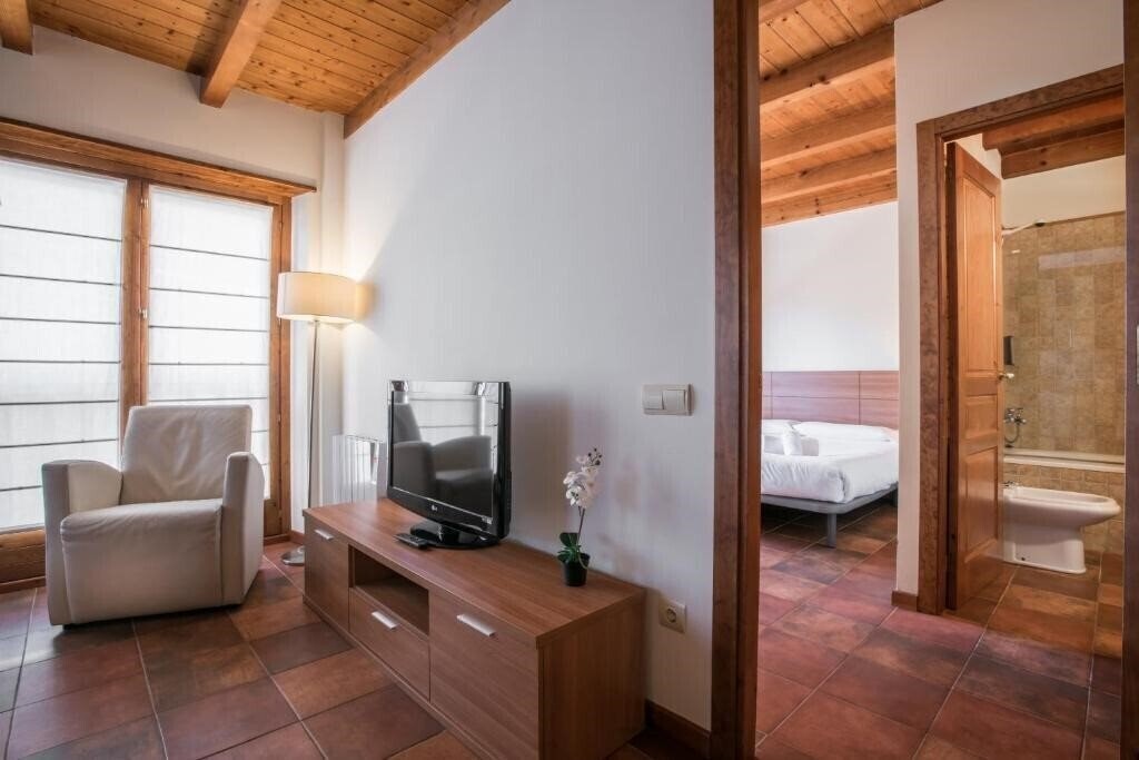 Imaginea Apartamentos SNO Mont Romies Unhola 3*