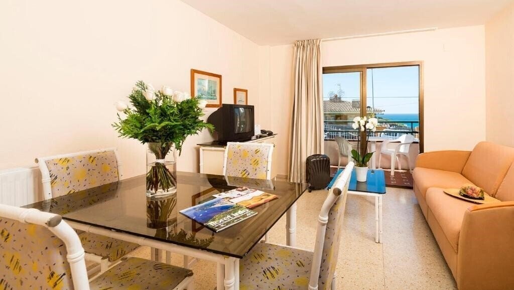 Imaginea Apartamentos Guitart Lloret De Mar (ex. Guitart Park IV Apartotel) 3*