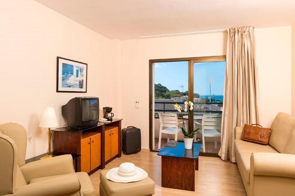 Imaginea Apartamentos Guitart Lloret De Mar (ex. Guitart Park IV Apartotel) 3*