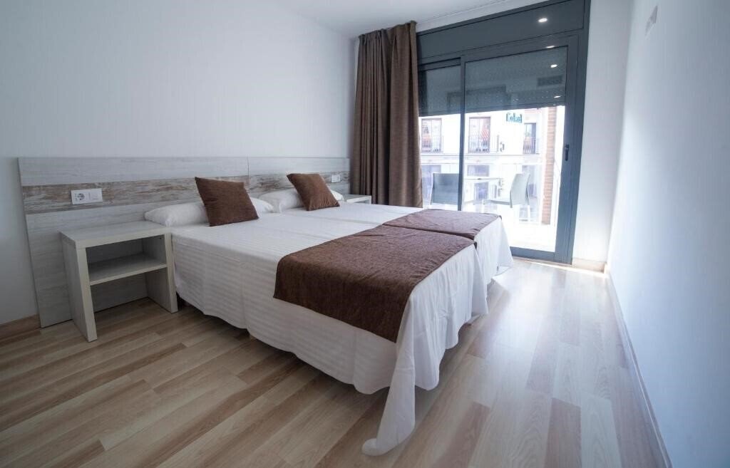 Imaginea Apartaments Ponent 3*