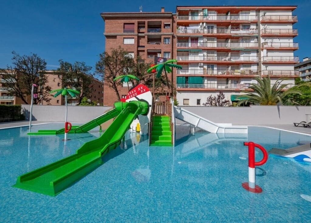 Imaginea Fenals Garden 4*