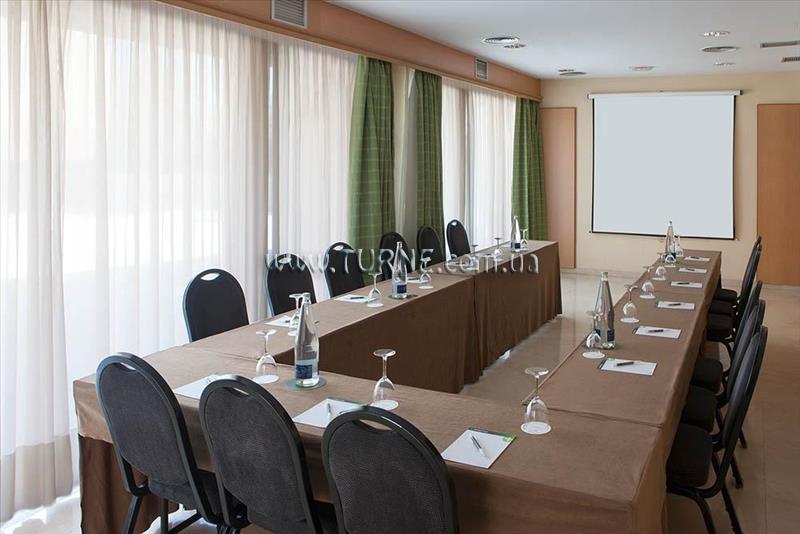 Fotografie NH Barajas 3*