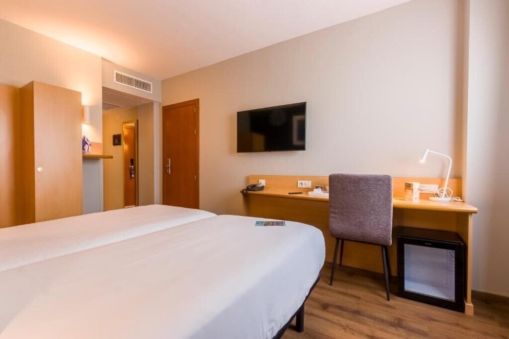 Imaginea Travelodge Madrid Alcala De Henares (ex. Campanile Madrid Alcala De Henares) 3*