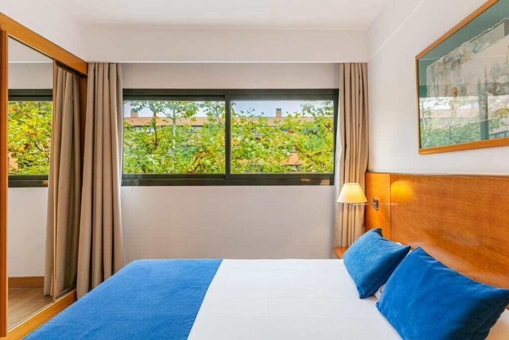 Fotografii Globales De Los Reyes Hotel 3*