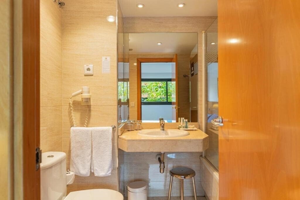 Fotografie Globales De Los Reyes Hotel 3*