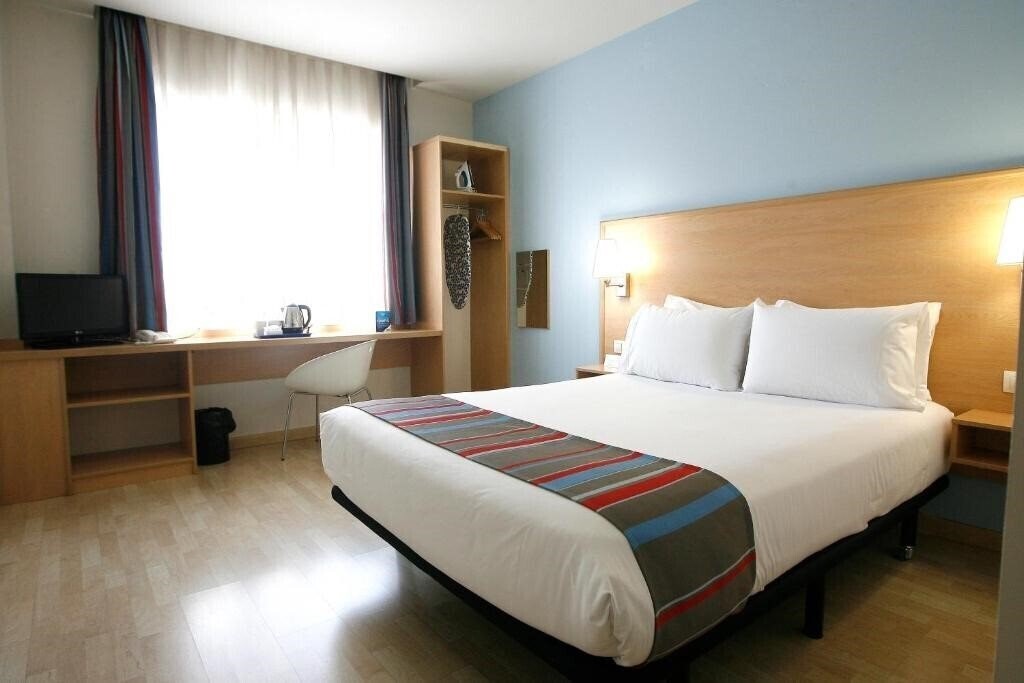 Hotel Travelodge Madrid Torrelaguna Hotel 3*