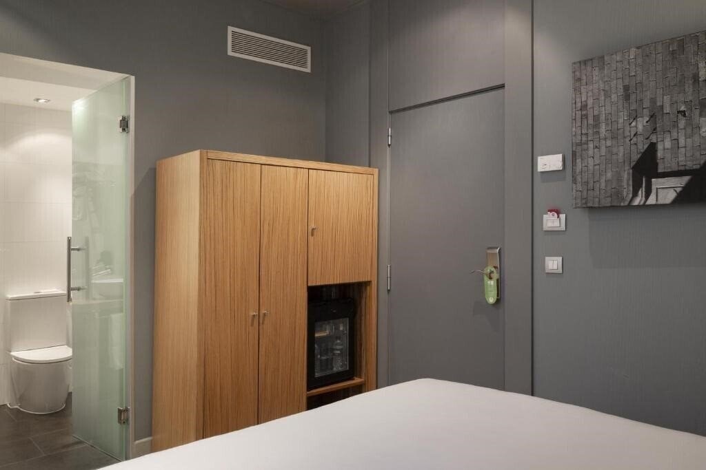 Hotel Petit Palace Tres Cruces Spain 3*