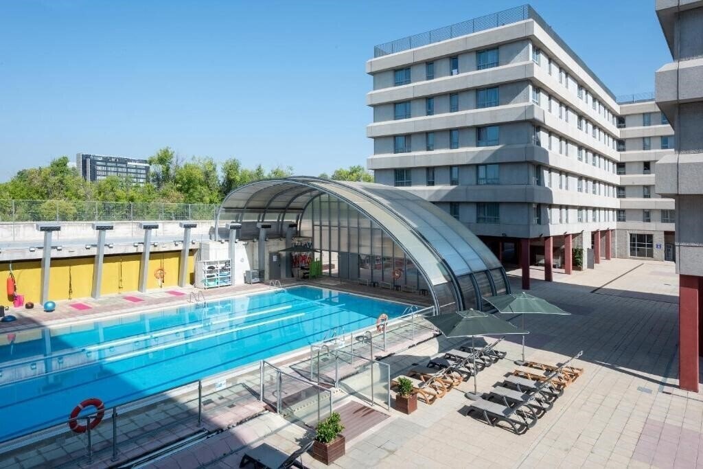Hotel Tryp Madrid Airport Suites 2*
