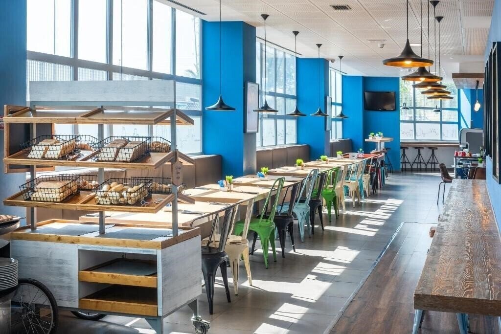 Imaginea Tryp Madrid Airport Suites 2*