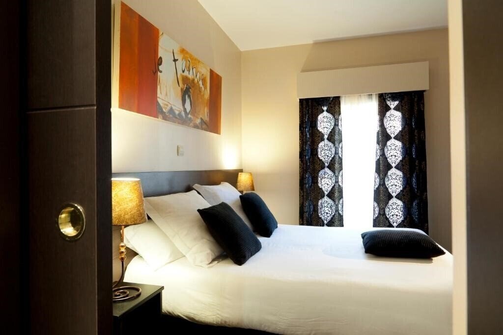 Fotografii Thc Tirso De Molina 2*