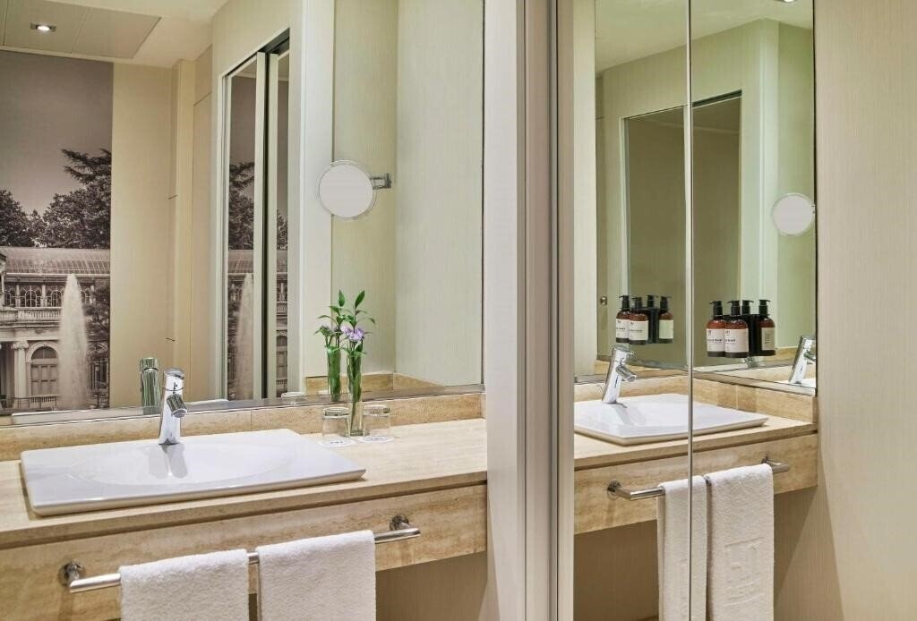 Imaginea NH Madrid Nacional 4*