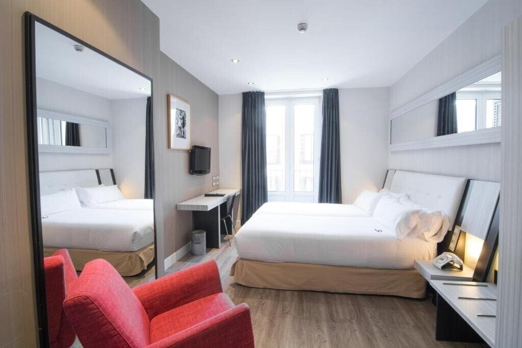 Fotografii Petit Palace Opera 3*