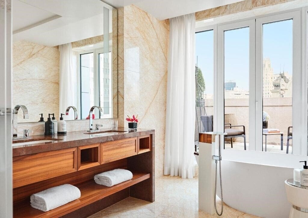 Fotografii Four Seasons Hotel Madrid 5*