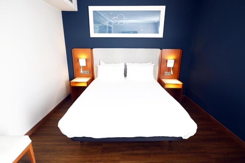 Hotel Travelodge Madrid Coslada Airport 3*