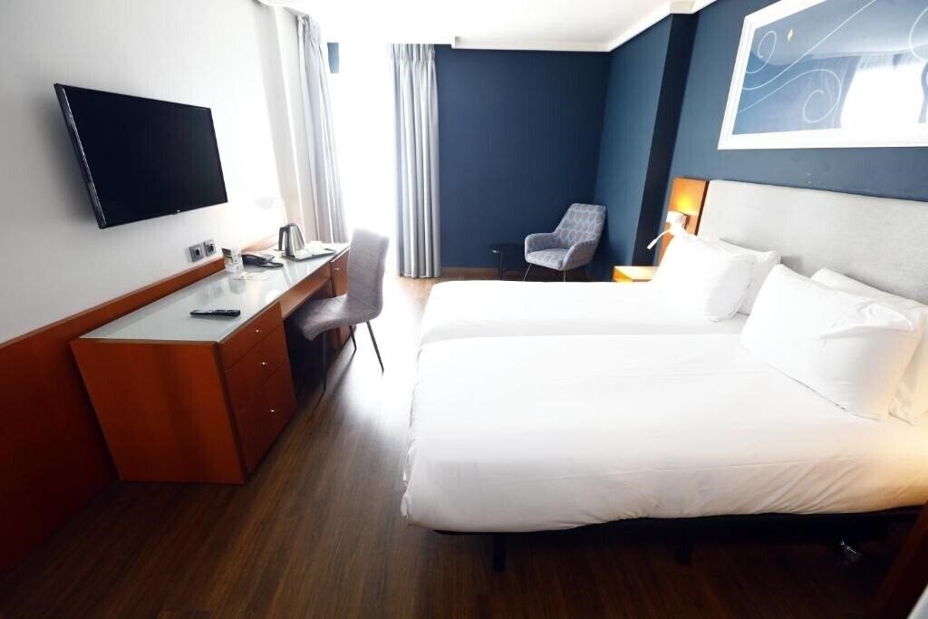 Imaginea Travelodge Madrid Coslada Airport 3*