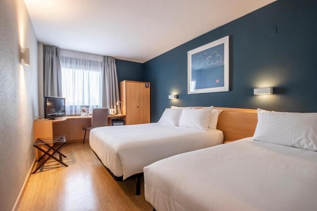 Imaginea Travelodge Murcia (ex. Campanile Murcia) 2*