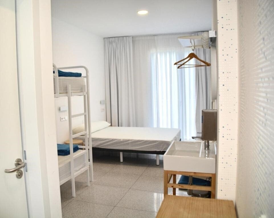 Картинка Loop Inn Hostel 2*