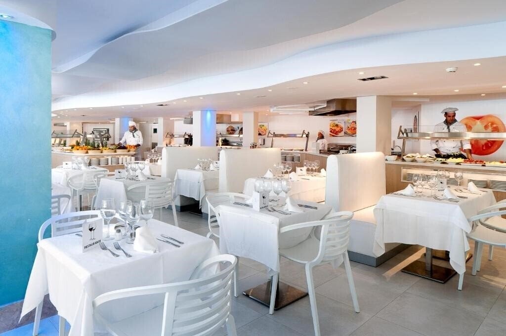 Imaginea Hotel Fergus Style Cala Blanca Suites 4*