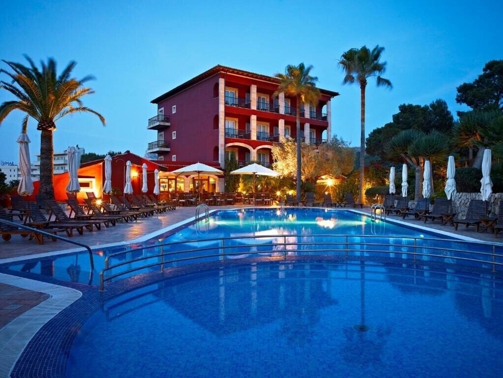 Hotel Cala Sant Vicente 3*