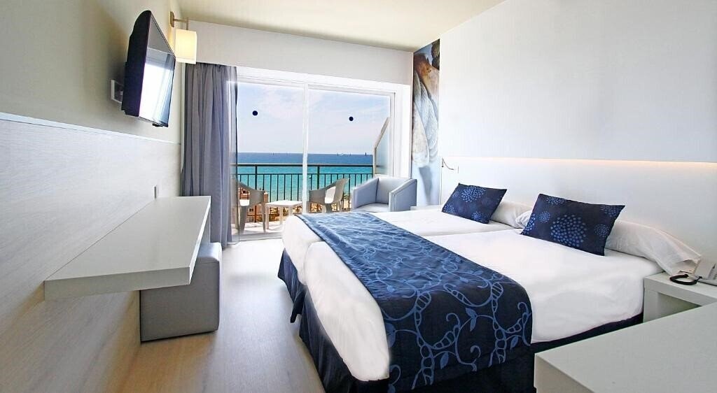 Hotel Java 4*