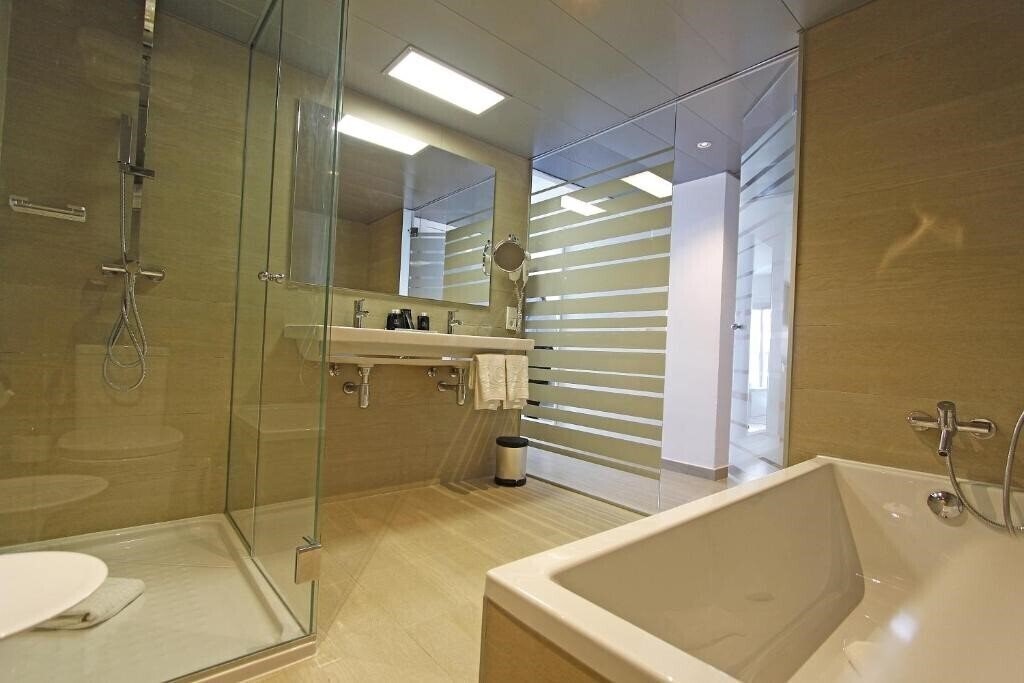Фотография Tonga Tower Design Hotel & Suites 4*