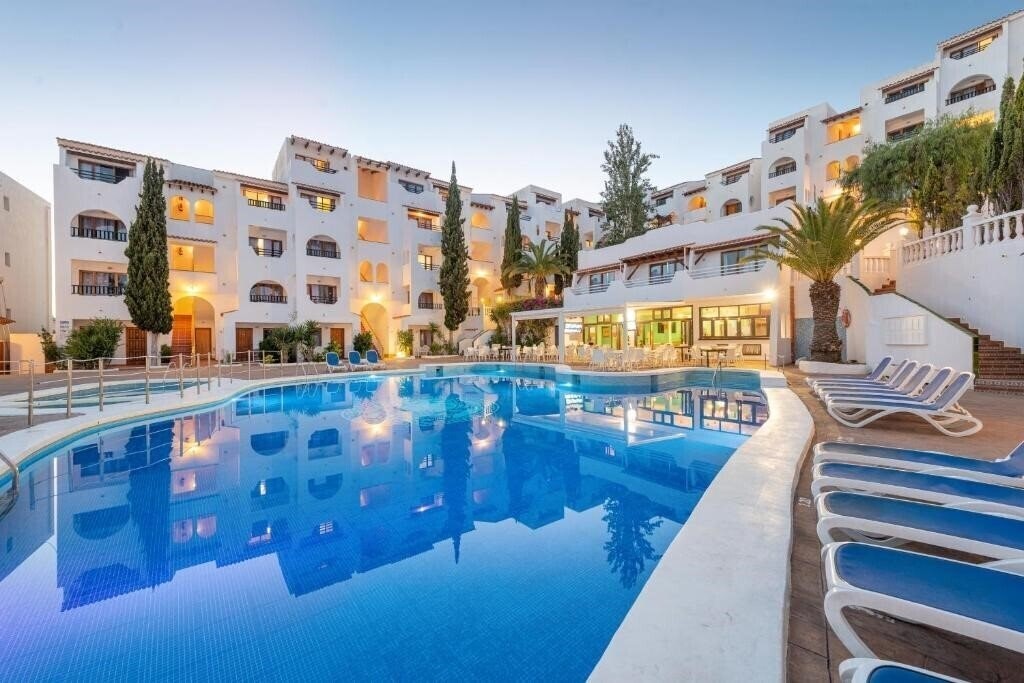 Hotel Apartamentos Holiday Park 2*