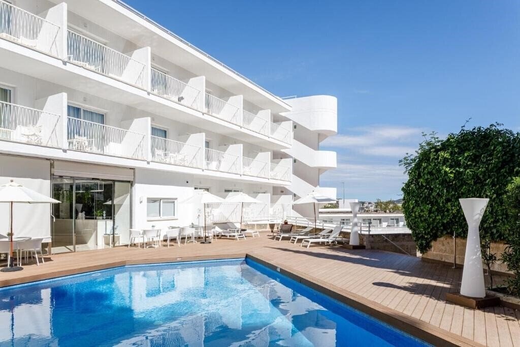 Фото TORA HOTEL 3*