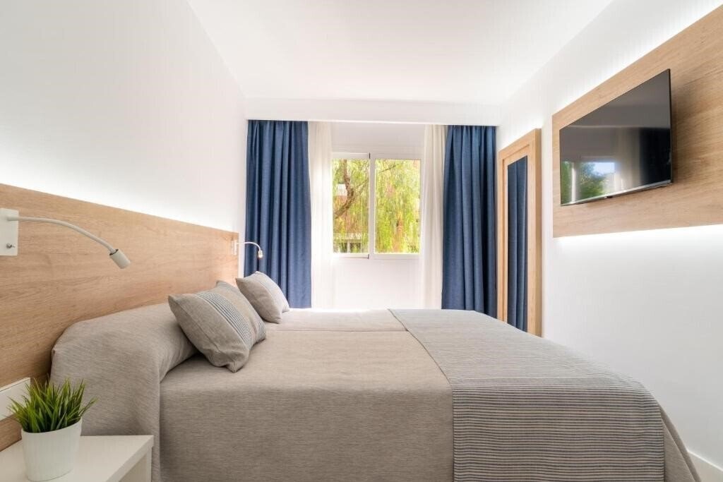 Imaginea Aparthotel Ciudad Laurel 3*