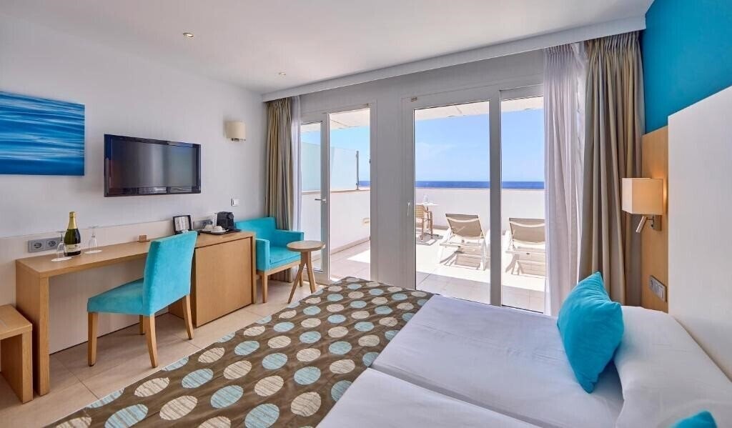 Imaginea Universal Hotel Marques 4*