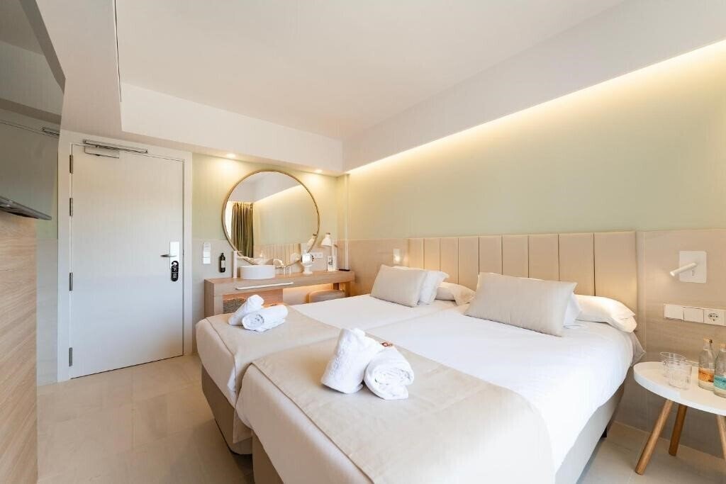 Hotel Cosmopolitan (Playa De Palma) 4*