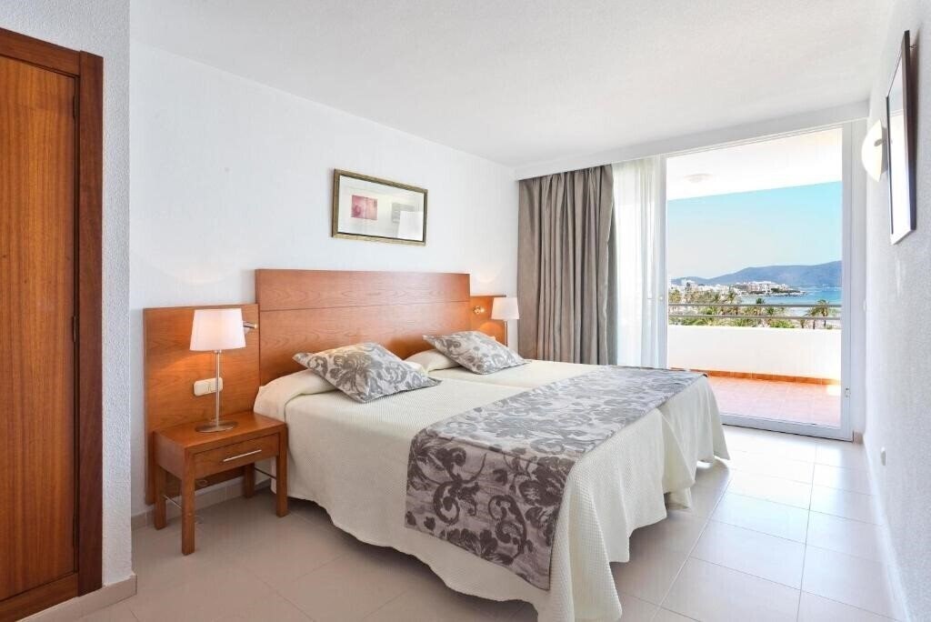 Фото Hipotels Mercedes Aparthotel 4*