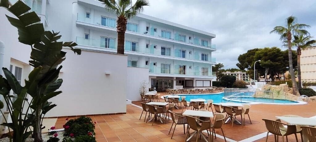 Fotografii Capricho 4*