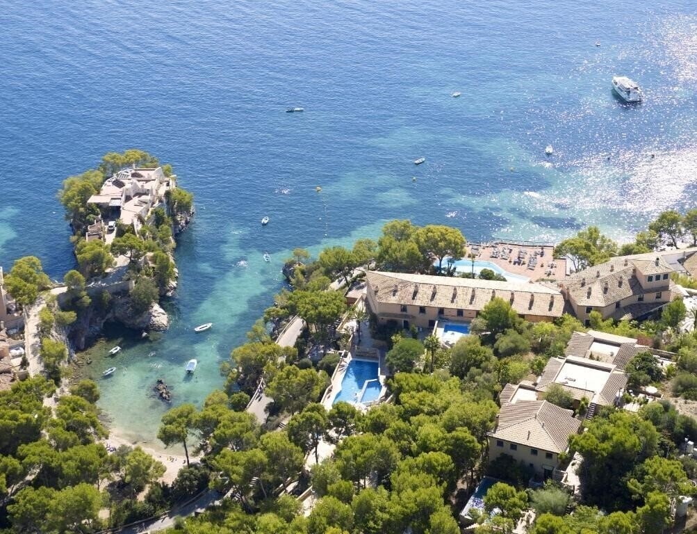 Отель Petit Cala Fornells 5*