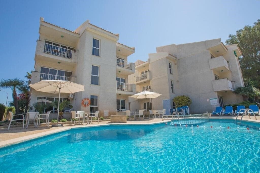 Отель Massol Apartments 3*