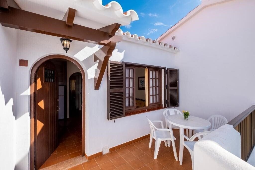 Imaginea Son Bou Gardens Apts апартаменты