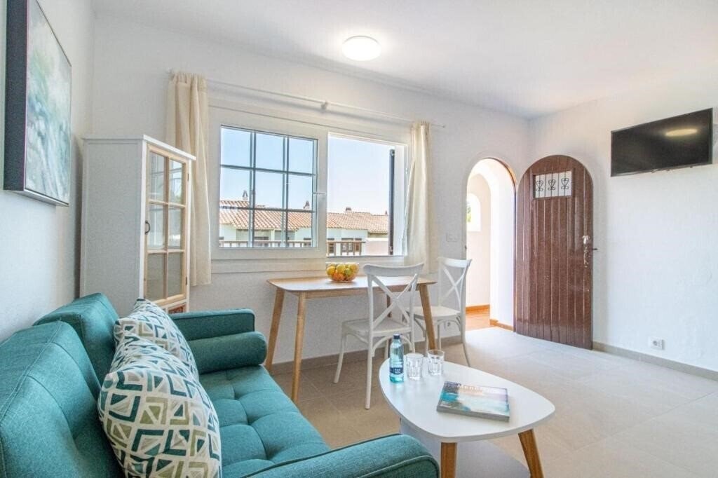 Hotel Apartments Son Bou Playa 3*