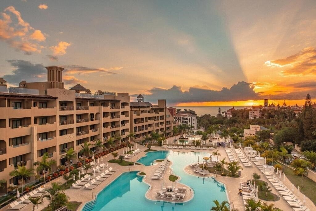 Hotel Gf Victoria 5*