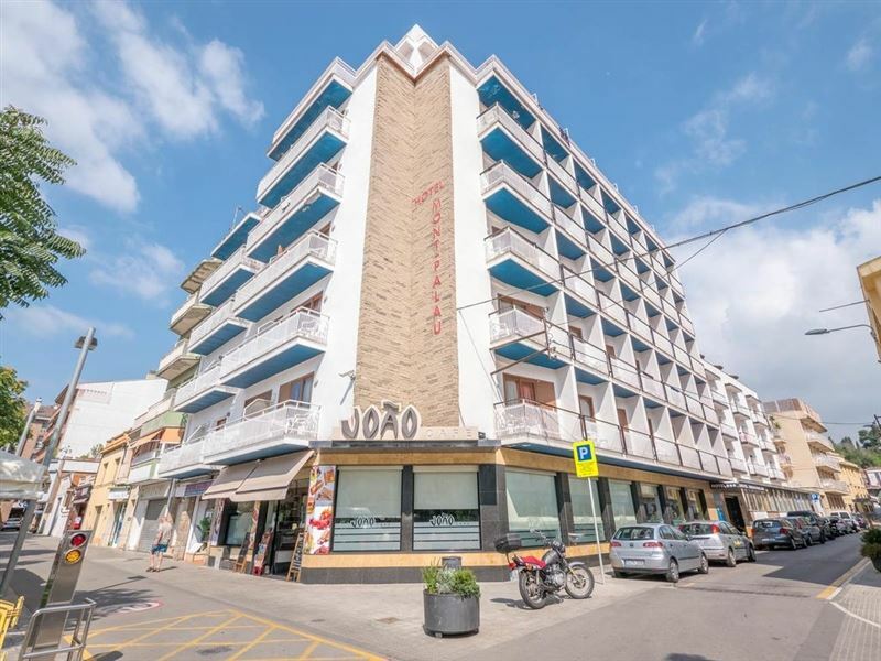 Hotel Hotel Checkin Montpalau 3*