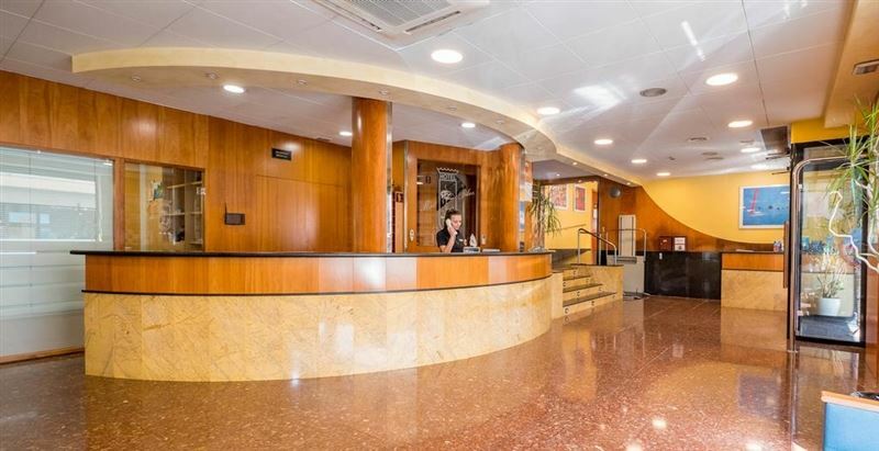 Imaginea Hotel Checkin Montpalau 3*
