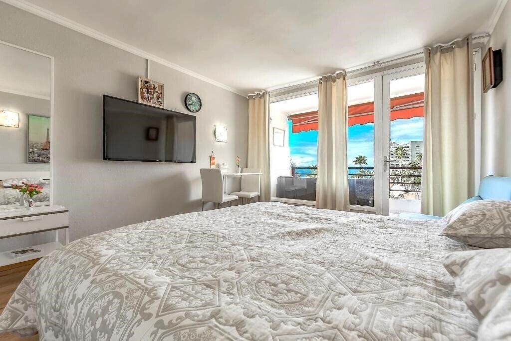 Отель Olympia Apt 3*