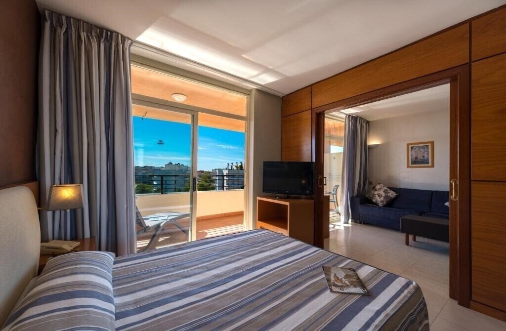 Fotografii 4R Gran Hotel Regina 4*