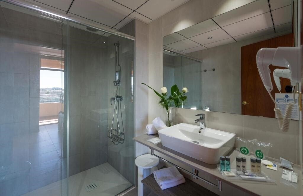 Imaginea 4R Gran Hotel Regina 4*