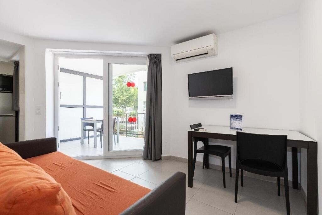 Imaginea Rentalmar Aries Plus 3*