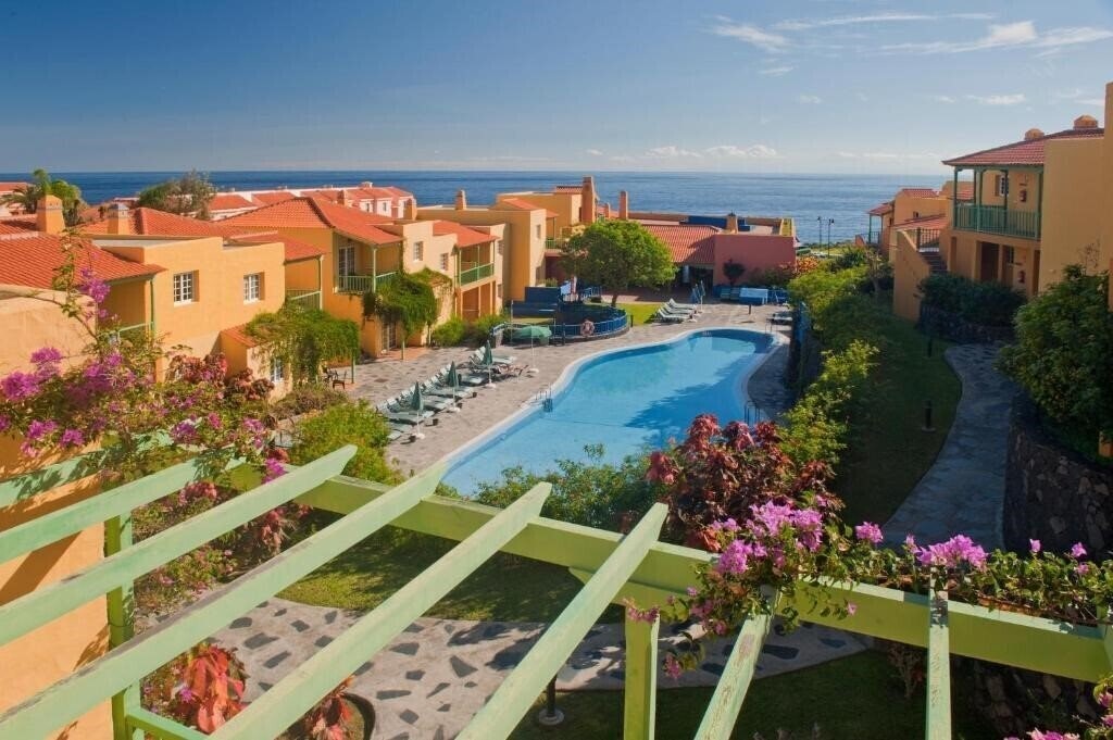 Отель Apartamentos La Caleta 3*