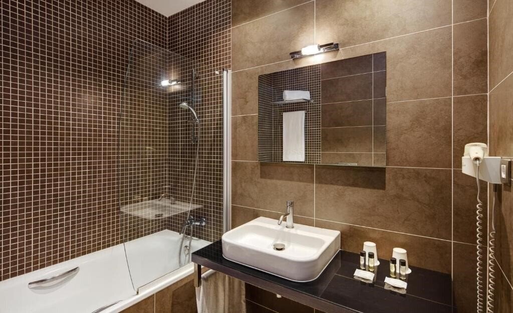 Отель Tulip Inn Zaragoza Plaza Feria 3*